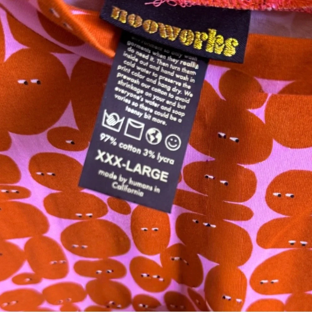 Nooworks Bold Orange Faces on Pink Tee - Picture 3 of 3